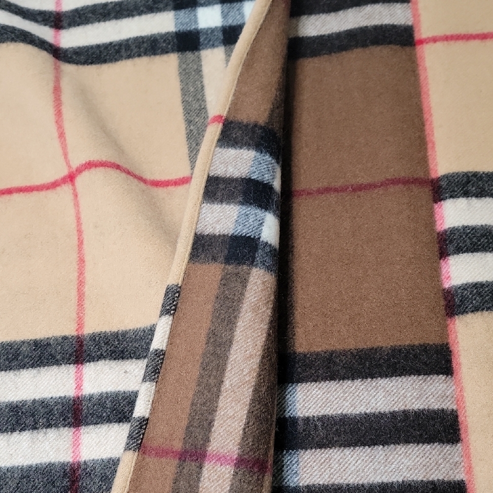 Burberry  Check Cape/Poncho in Tan, Brown and Black - Picture 5 of 5